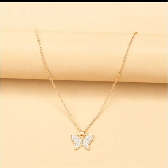 Gorgeous Butterfly Pendant Necklace - An Elegant Clavicle Chain for Women - Picture 4 of 4